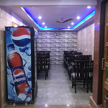 Golden Lodge Varanasi Esterno foto