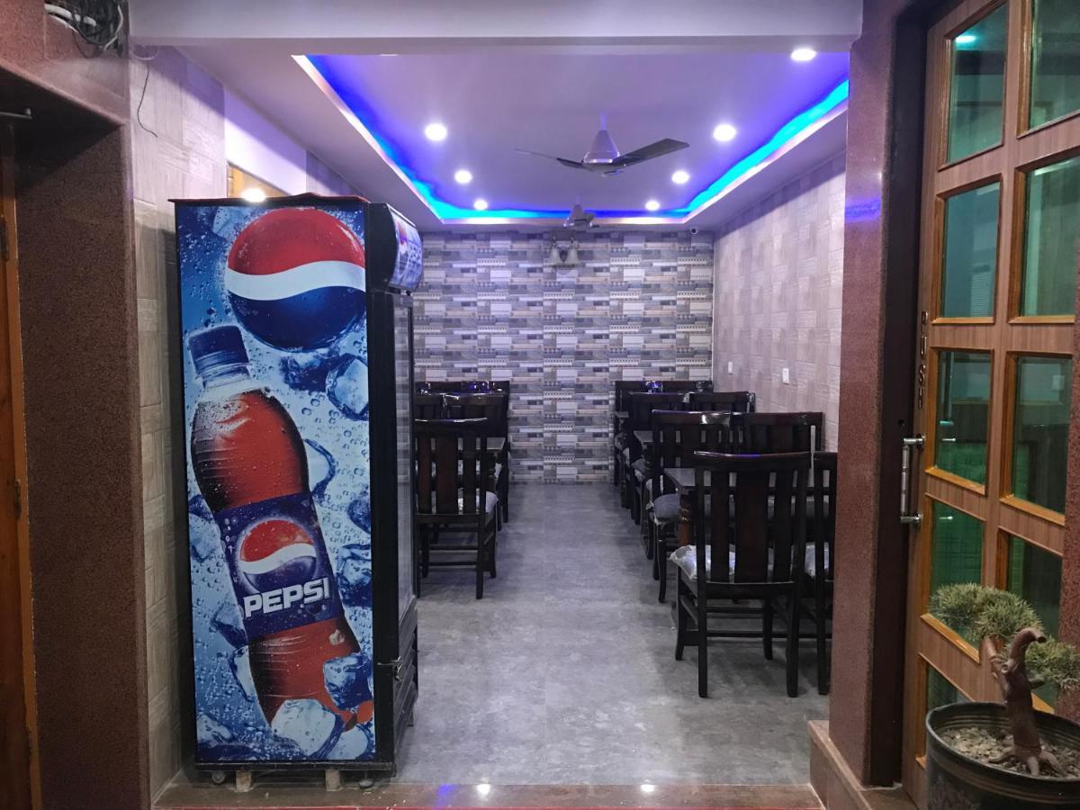 Golden Lodge Varanasi Esterno foto