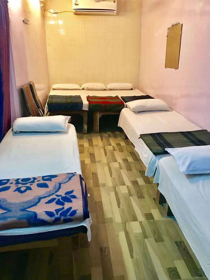 Golden Lodge Varanasi Esterno foto