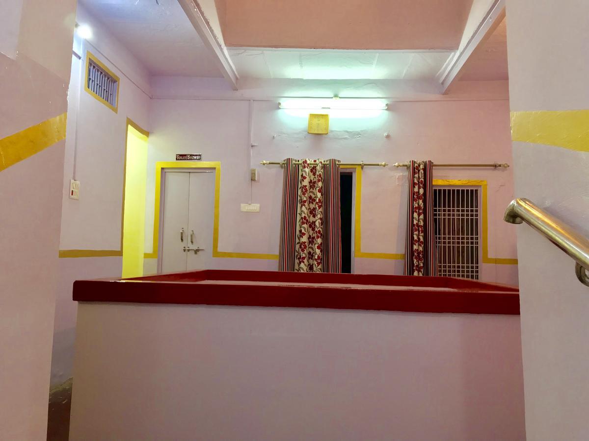 Golden Lodge Varanasi Esterno foto