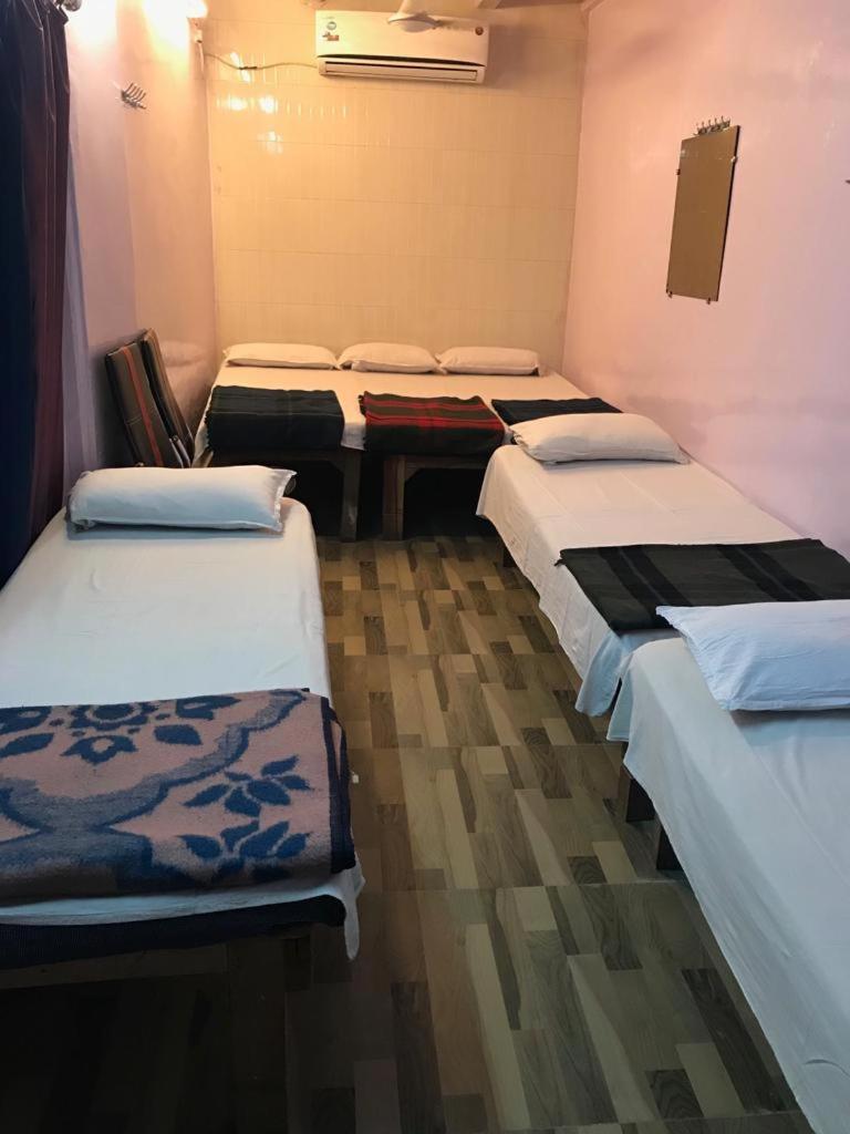 Golden Lodge Varanasi Esterno foto